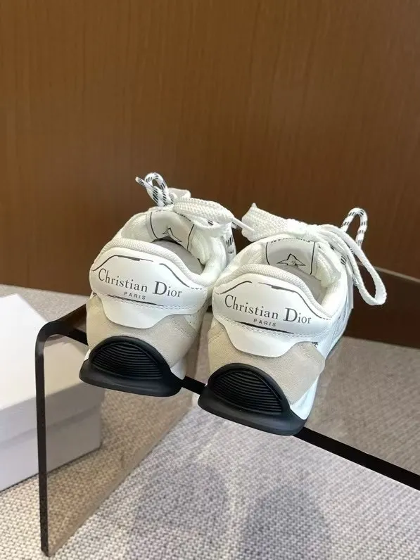 👟👟Ex-factory price 620👟👟 Dior sketch Dior spring and summer catwalk style graffiti sketch moral training shoes Forrest shoes. Original development. The most photographed item in the 25ss spring and summer show. This pair of shoes has changed the single design style of Forrest shoes in the previous impression. It retains the original shape. The details are very in line with the current fashion trend, but it also incorporates the manager's new understanding and retro feelings for Forrest shoes. The overall feeling is brand new. The material is a bit matte leather, full of retro style. It looks very high-end. The feeling on the foot is very convex. The upper foot is really good-looking and versatile. It can be worn with any style of clothes, pants and skirts. It looks good on anyone. Original combination outsole Size: 35-45